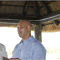 Roger Dickinson photo